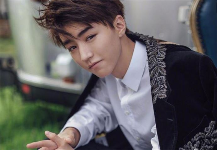 石翔和王俊凯什么关系 王俊凯怎么认识石翔的