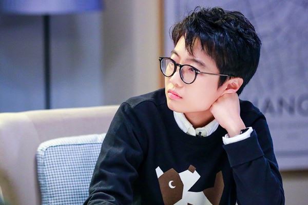 人民日报评邱晨怎么回事 奇葩说节目组真会选人