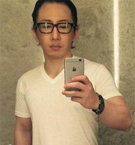 刘谦下跪门事件 刘谦被封杀了吗