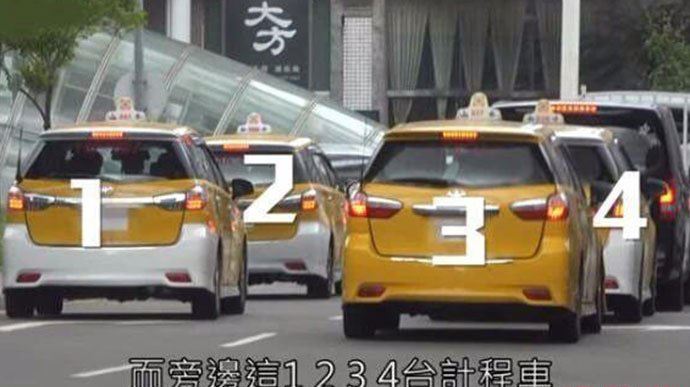 王源被私生饭追车 私生饭左右夹击王源的车