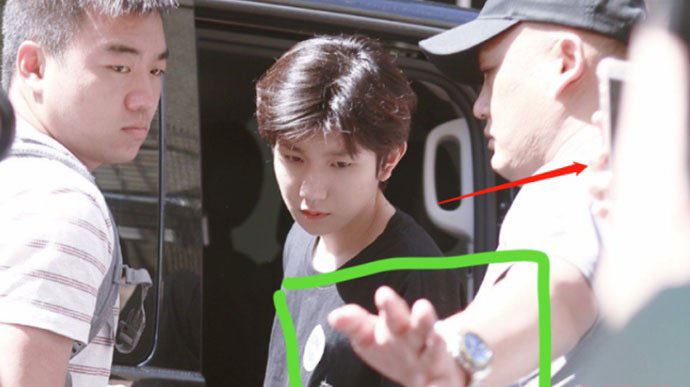 王源被私生饭追车 私生饭左右夹击王源的车