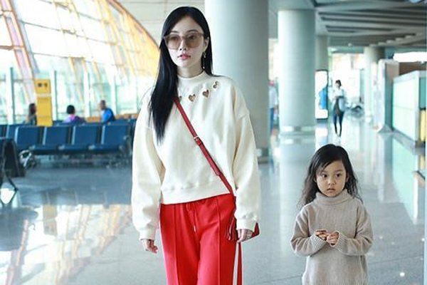 李小璐给甜馨改名是真的吗