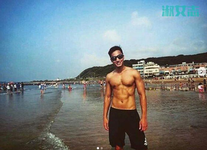 赖弘国回怼网友 心情不错回复还不忘给自己打广告