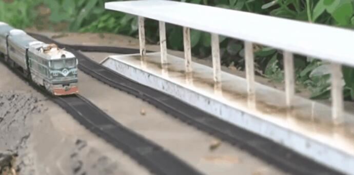 大学生在自家菜地里建微型高铁 民间基建达人曝光惊艳网友