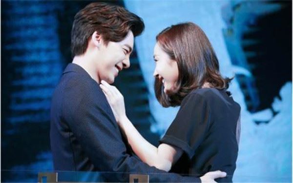 杨幂出轨李易峰证据 为其怀孕流产真假