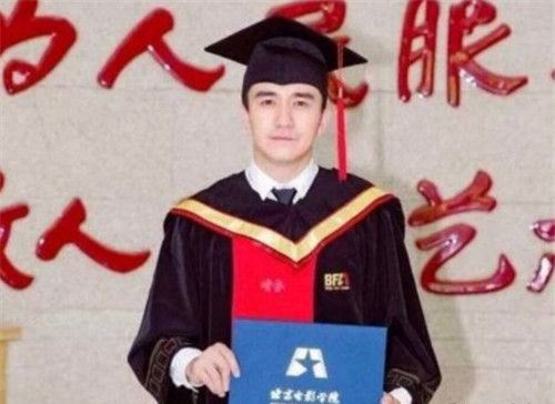  翟天临事件原因 直播中回应网友的各种提问