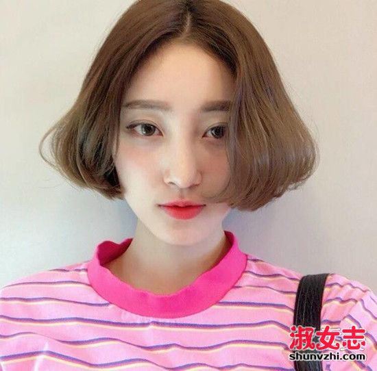 2016年女生中分短发推荐 中分短发烫发推荐