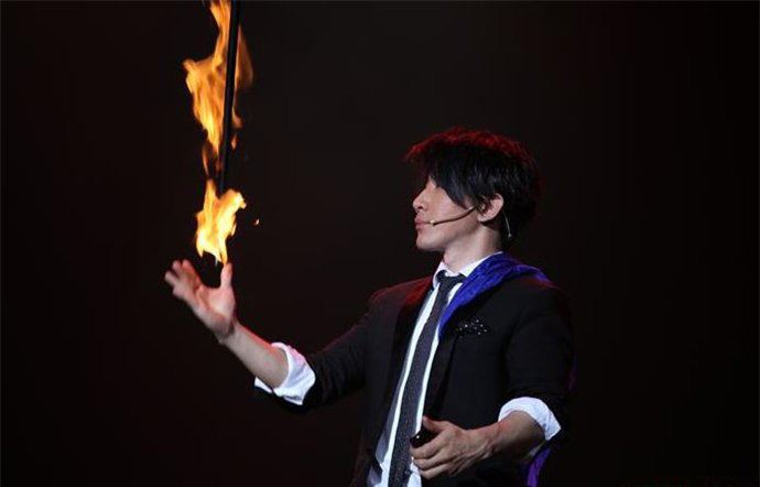 刘谦魔术揭秘 刘谦魔壶揭秘是托吗