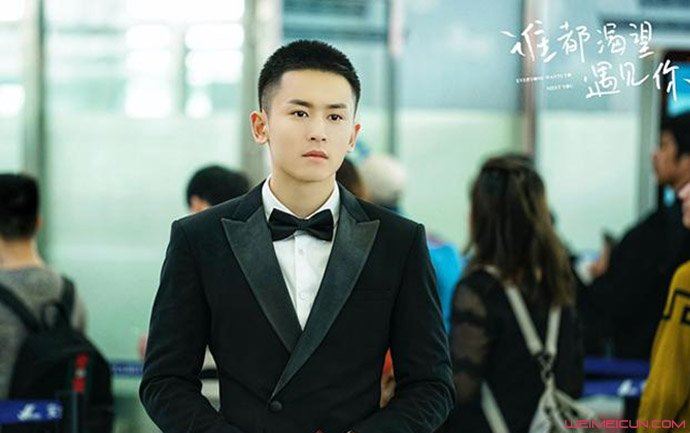 张哲瀚个人资料简介、是哪个公司的 在商场哭半小时什么梗