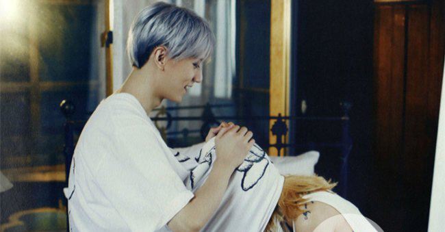 张贤胜和泫雅关系 张贤胜对泫雅摸臀极度暧昧