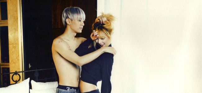 张贤胜和泫雅关系 张贤胜对泫雅摸臀极度暧昧