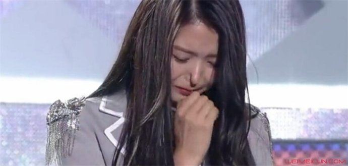 任娜英鼻子怎么回事 任娜英捏鼻子塌陷图片