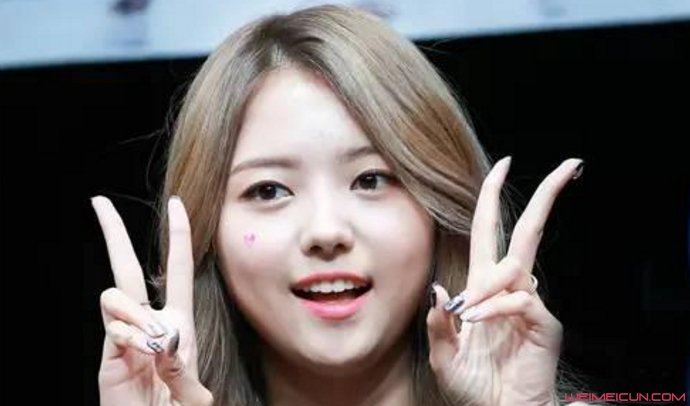 任娜英鼻子怎么回事 任娜英捏鼻子塌陷图片