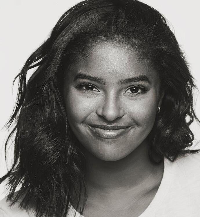 瓦妮莎晒与大女儿写真 大女儿娜塔莉亚与科比长得太像了