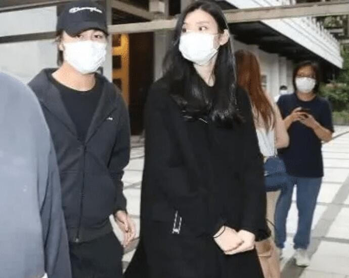 奚梦瑶疑似怀二胎 奚梦瑶嫁入豪门三年抱俩疑似怀孕被拍