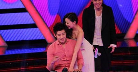 张亚凯李柏伟牵手哪一期 张亚凯李柏伟亲密照片