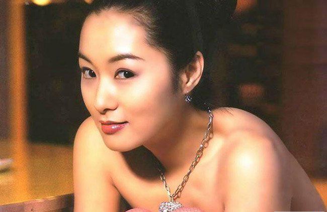 郑家榆个人资料曝光 清纯女神沦为淫荡女神