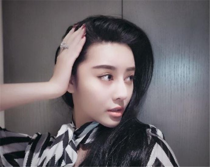 何承熹个人资料家世 范冰冰的替身长这样