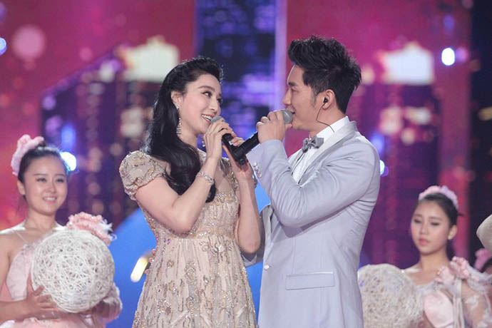 范冰冰与李晨秘密完婚 范冰冰李晨婚纱照真假