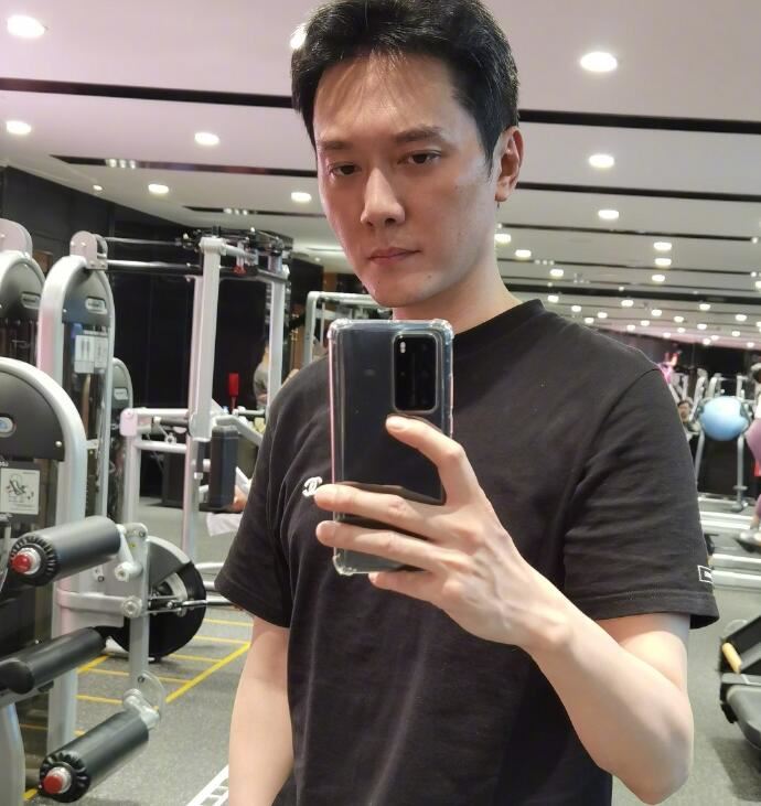 冯绍峰回应长胖 冯绍峰新戏路透照曝光小肚腩吸睛被质疑发福