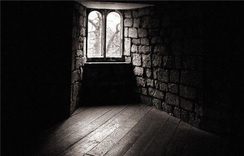 有鬼跟着的症状 怎么判断家里有鬼