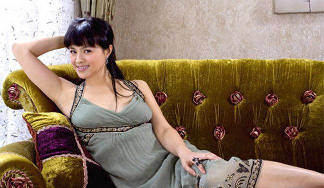 石兰被少羽吃 石兰大露八字奶走光露底抢镜