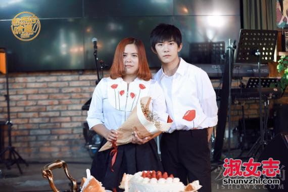 易烊千玺妈妈照片 易烊千玺妈妈资料 家庭背景