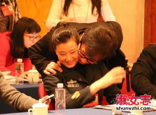 徐静蕾式亲吻法是什么 成龙徐静蕾的“激吻”事件