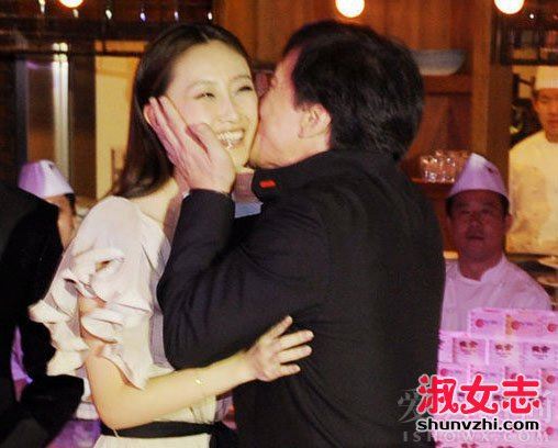 徐静蕾式亲吻法是什么 成龙徐静蕾的“激吻”事件