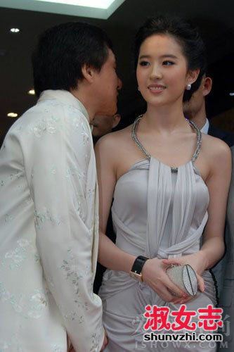 徐静蕾式亲吻法是什么 成龙徐静蕾的“激吻”事件