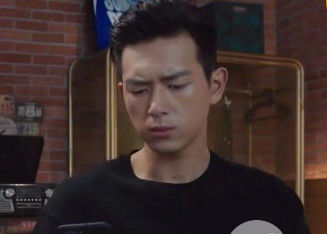 李现为周杰伦打榜 被许多人误会为蹭关注度