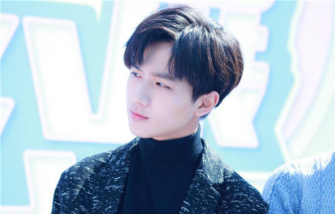 李宏毅和成毅是不是一个人 长的像被认兄弟俩