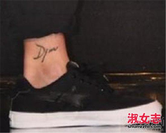邓超纹身图案是什么意思 邓超郝蕾情侣纹身