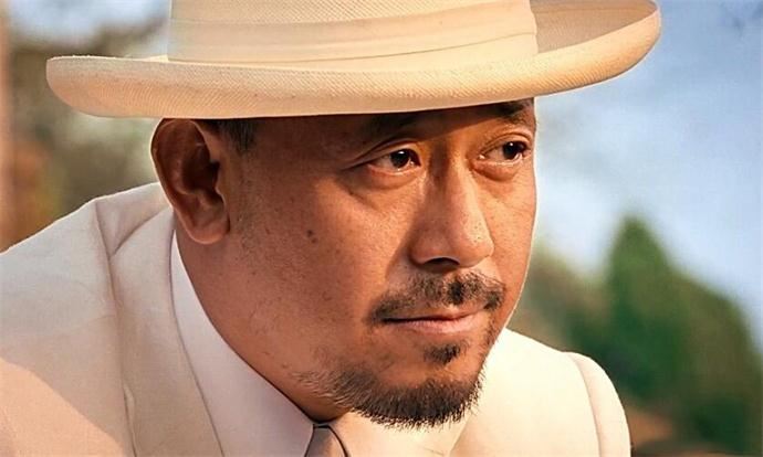 姜文的女儿姜一郎近照 抽烟照片几分老爸的神采