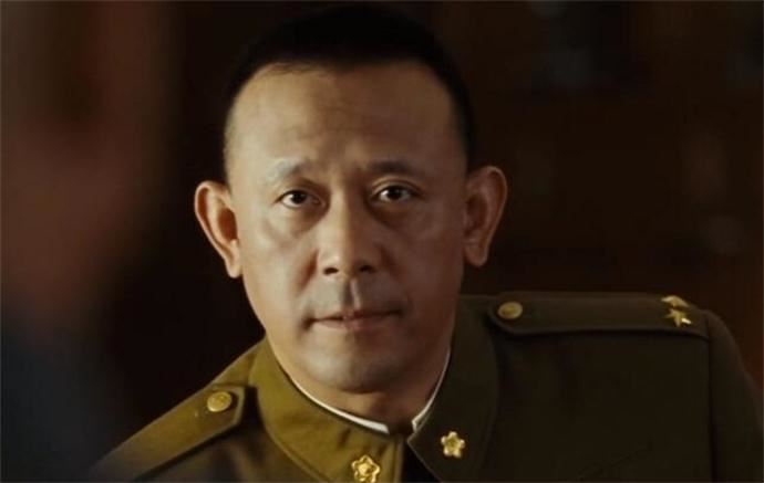 姜文的女儿姜一郎近照 抽烟照片几分老爸的神采