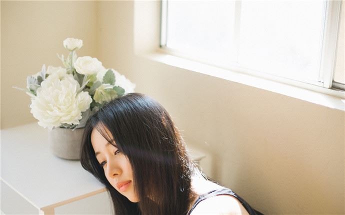 这一家公司办公室里的职场潜规则 小妖精你喷得到处都是