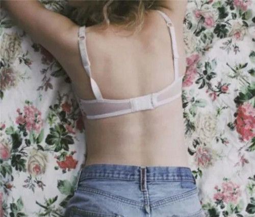 娱乐圈女明星真假美胸 女星露出胸器大对比