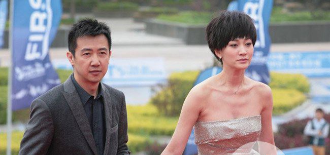 鄢颇为什么被砍伤 李小冉与鄢颇恋爱牺牲颇多