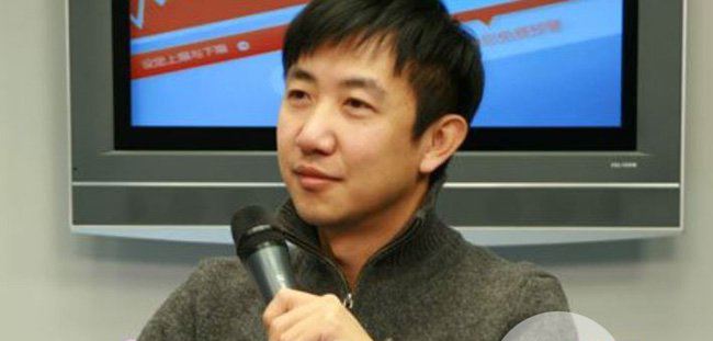 鄢颇为什么被砍伤 李小冉与鄢颇恋爱牺牲颇多