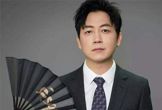 演员潘粤明的现任老婆 和董洁离婚后的生活