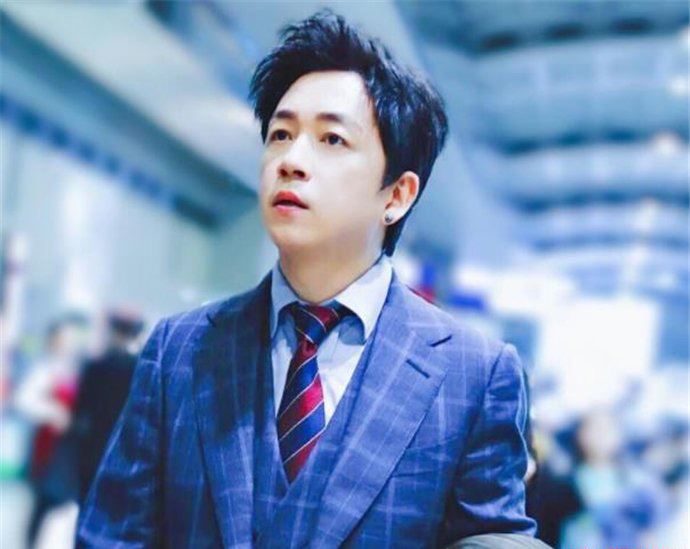 演员潘粤明的现任老婆 和董洁离婚后的生活