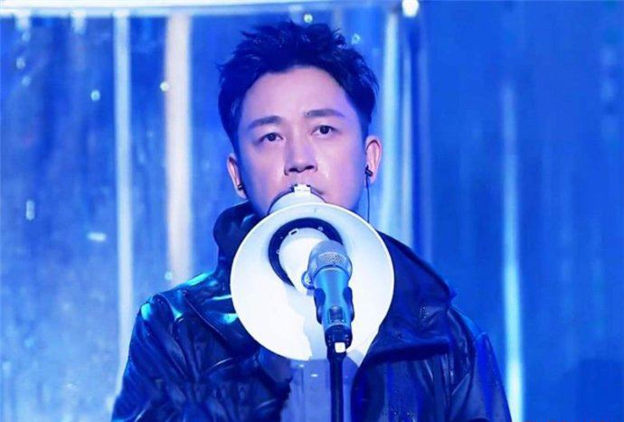 演员潘粤明的现任老婆 和董洁离婚后的生活