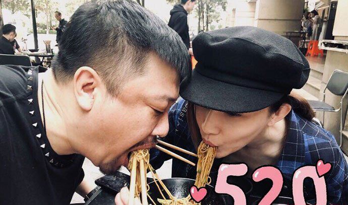 贾冰现任妻子是谁 贾冰与女儿合照