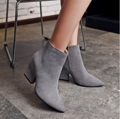 马丁靴怎么搭配 马丁靴的款式