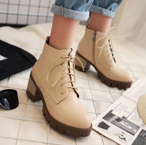 马丁靴怎么搭配 马丁靴的款式