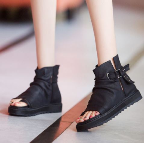 马丁靴怎么搭配 马丁靴的款式