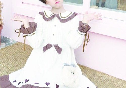 白色高帮鞋搭配什么裤子和衣服