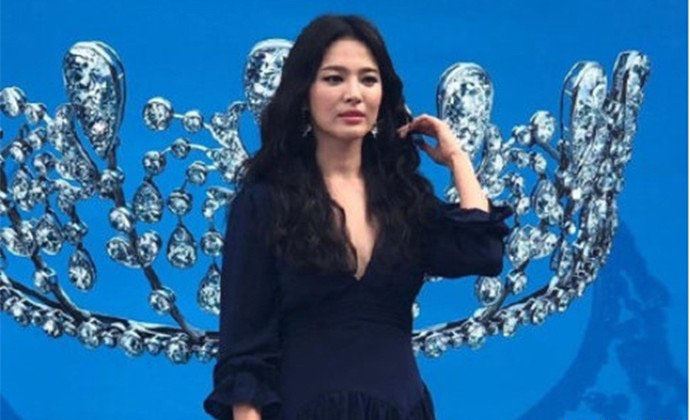 宋慧乔烟熏妆怎么画 一改往日的清纯风