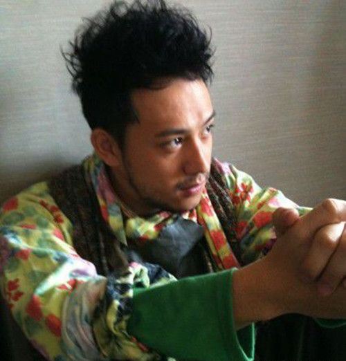  张致恒后援会脱粉 疑一脚踏五船被骂贱男