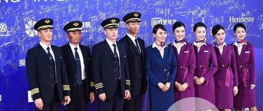 中国机长票房破10亿 3U8633航班机长资料